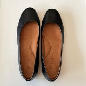 GENTLE SOULS black leather ballet flats.